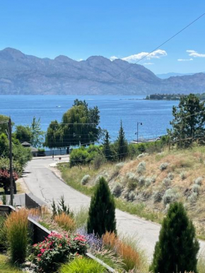 Lakefront wine trail Fully Licensed modern suite West Kelowna
